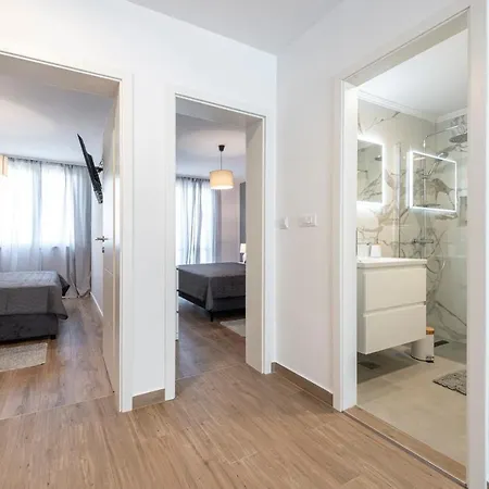 Blue Sky Apartment *